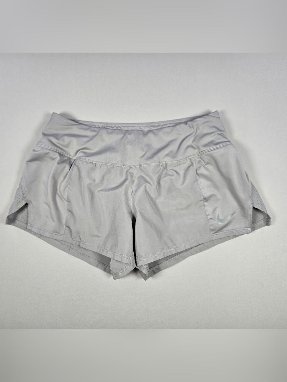 Nike Dri Fit Women's Light Silver Performance Running Shorts Size Small
